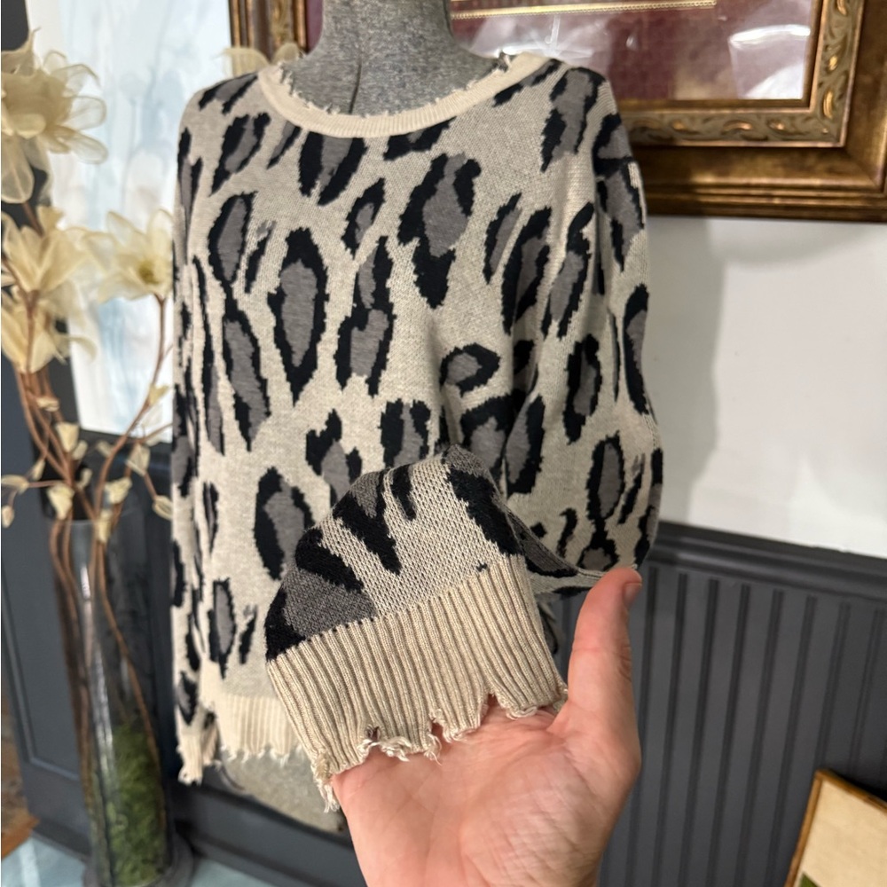 Fate Anthropologie Distressed Leopard Print Sweater ~ Size Medium 💚🍄 - Picture 3 of 7